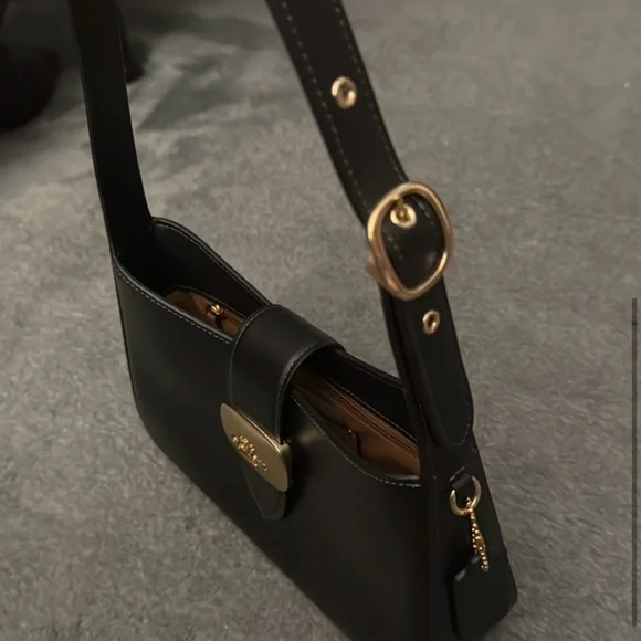 Coach Shoulder Bag - Picture 3 of 4